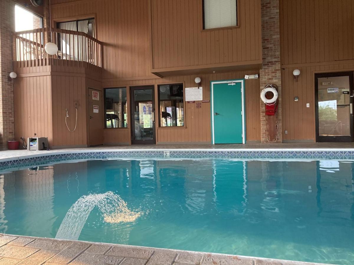 Royal Inn Suites Huntington 外观 照片