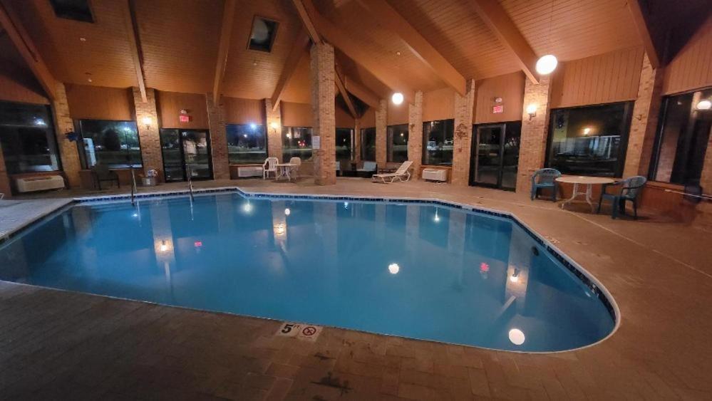 Royal Inn Suites Huntington 外观 照片