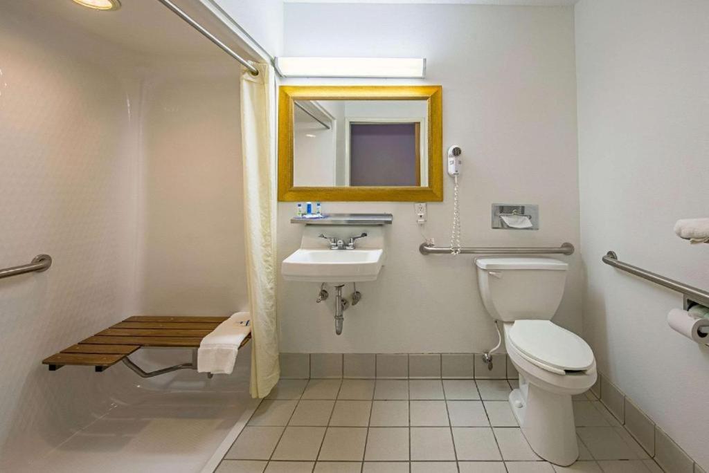Royal Inn Suites Huntington 外观 照片