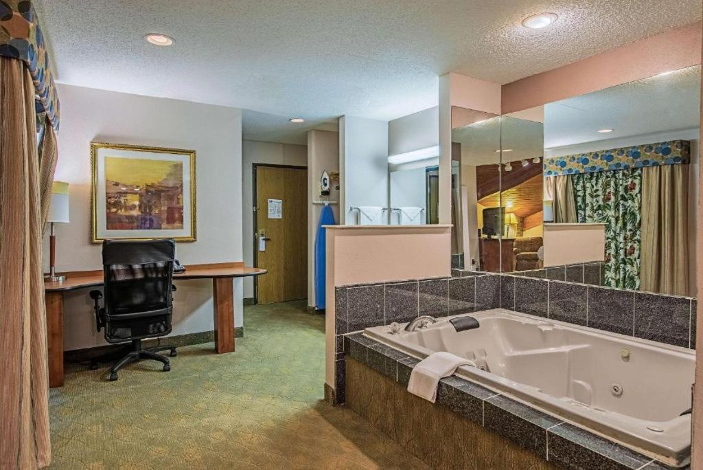 Royal Inn Suites Huntington 外观 照片