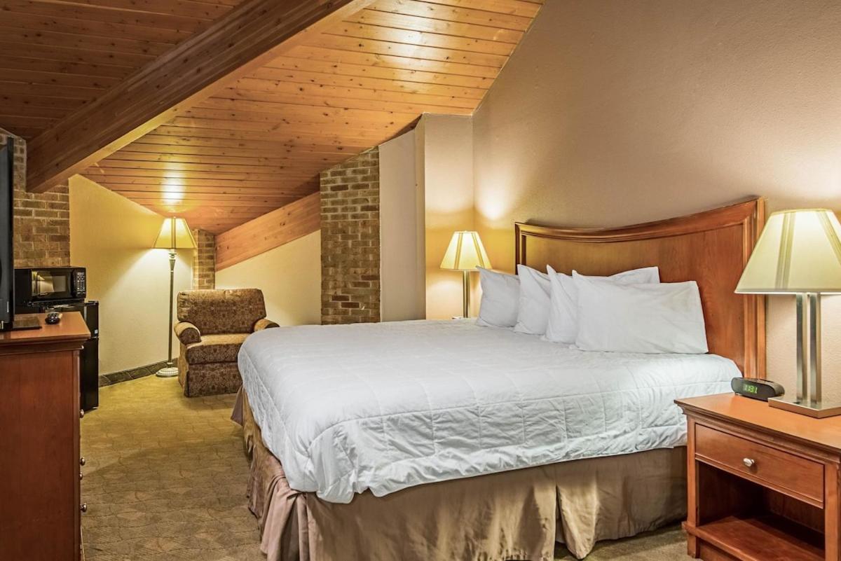 Royal Inn Suites Huntington 外观 照片