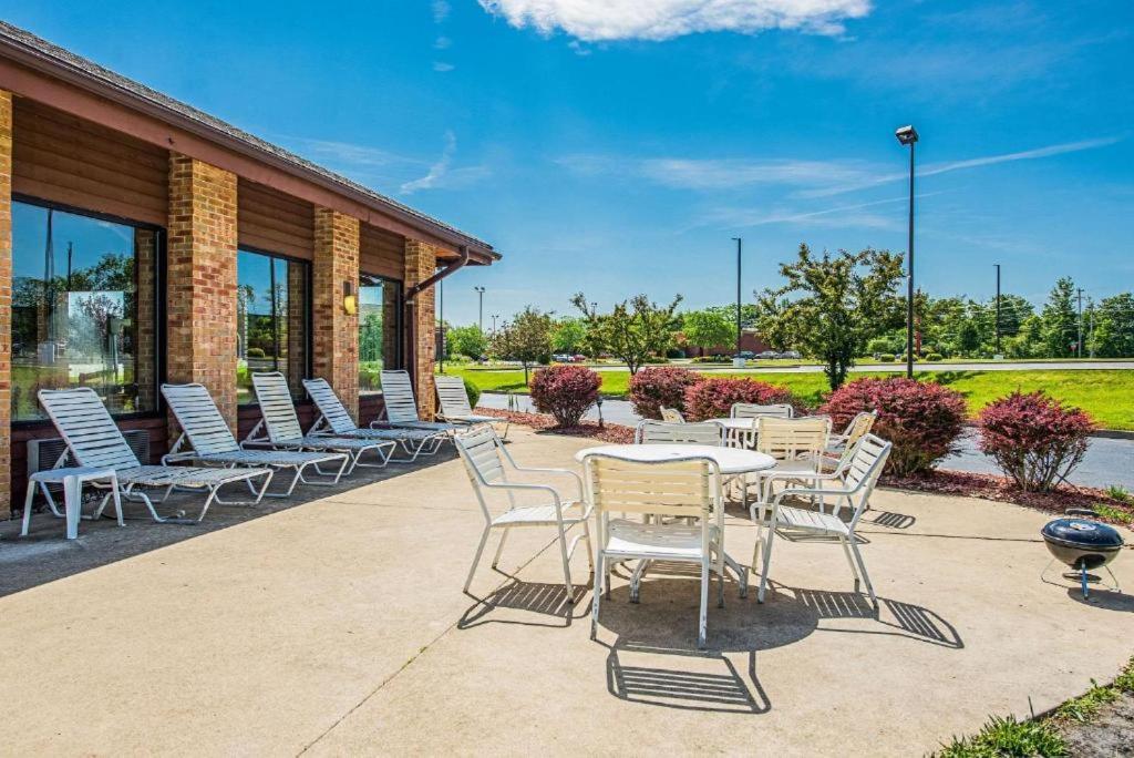 Royal Inn Suites Huntington 外观 照片