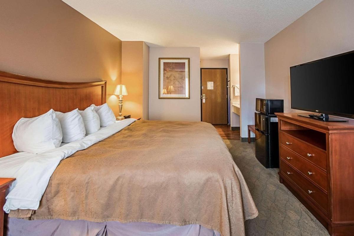 Royal Inn Suites Huntington 外观 照片