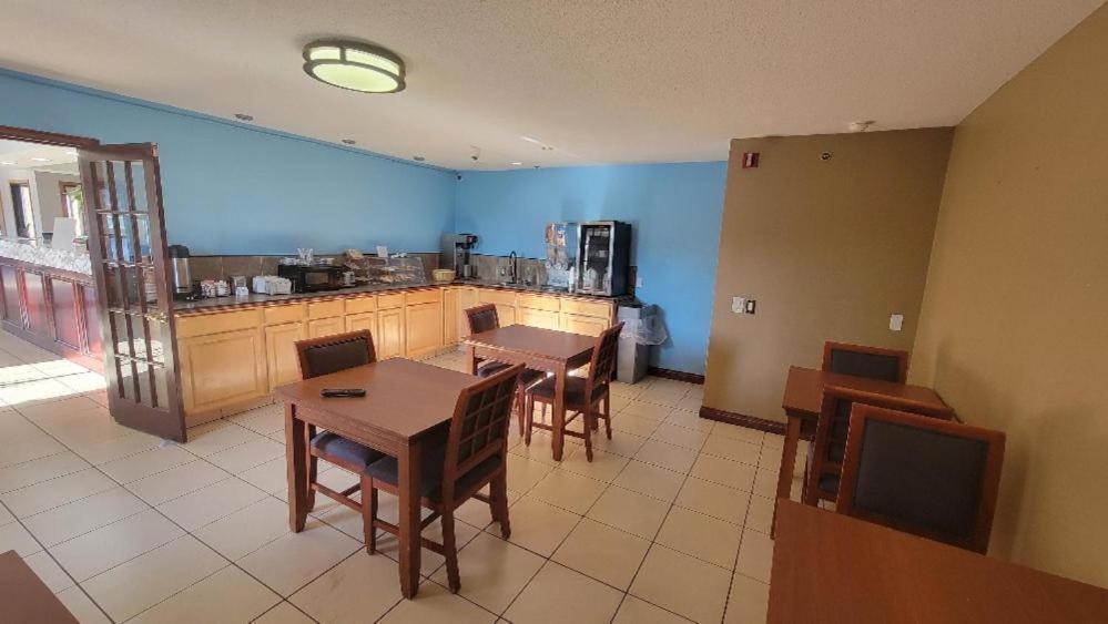 Royal Inn Suites Huntington 外观 照片