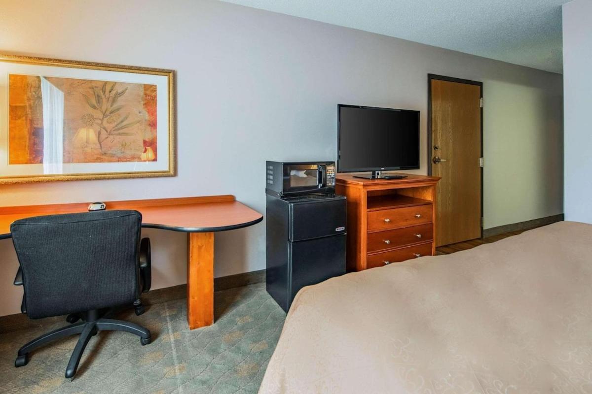 Royal Inn Suites Huntington 外观 照片